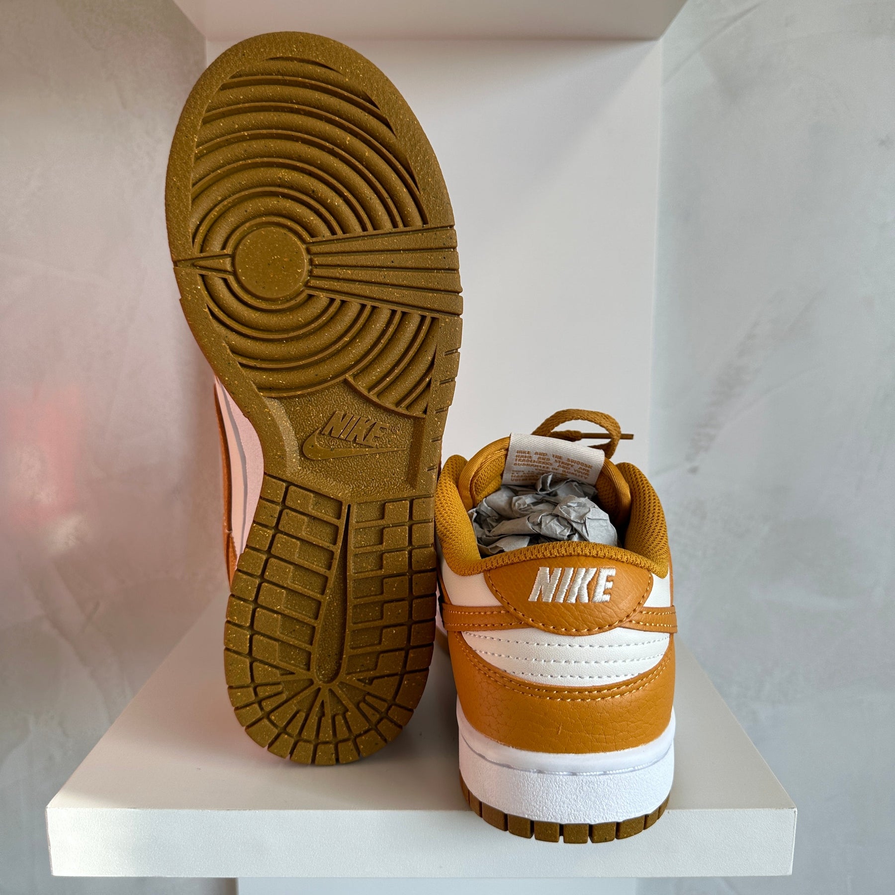 Nike Dunk Low Next Nature Phantom Gold Suede (Pronta Entrega)